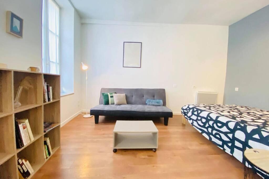 Appartement Studio De Charme à Laon Extérieur photo